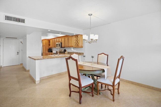 Building Photo - 13 Royal Palm Way