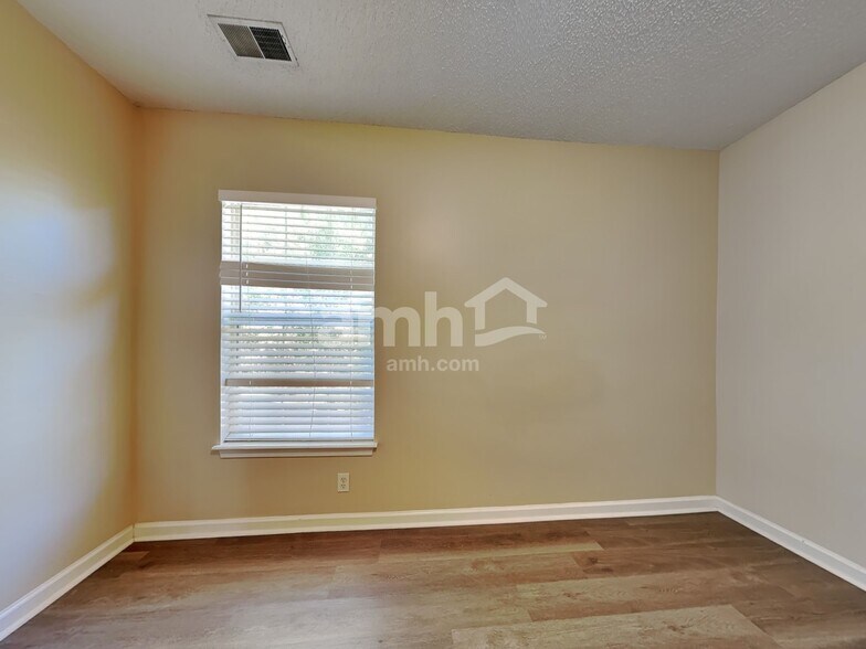 Building Photo - 14 Hidden Lakes Ln