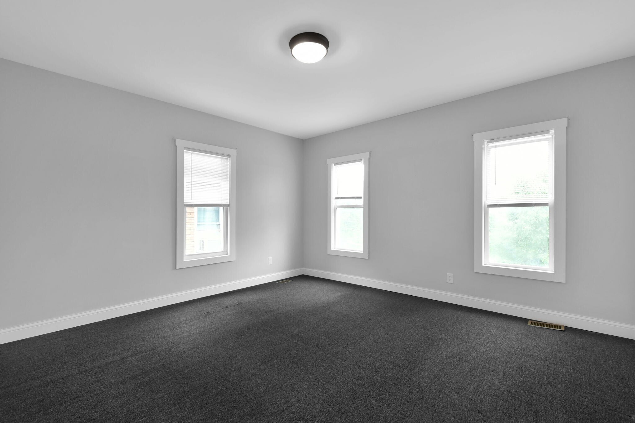 Building Photo - 547 W 3rd Ave
