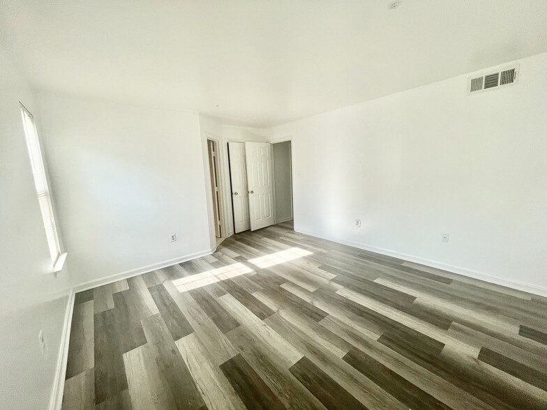 Master Bedroom - 2010 Alice Ave