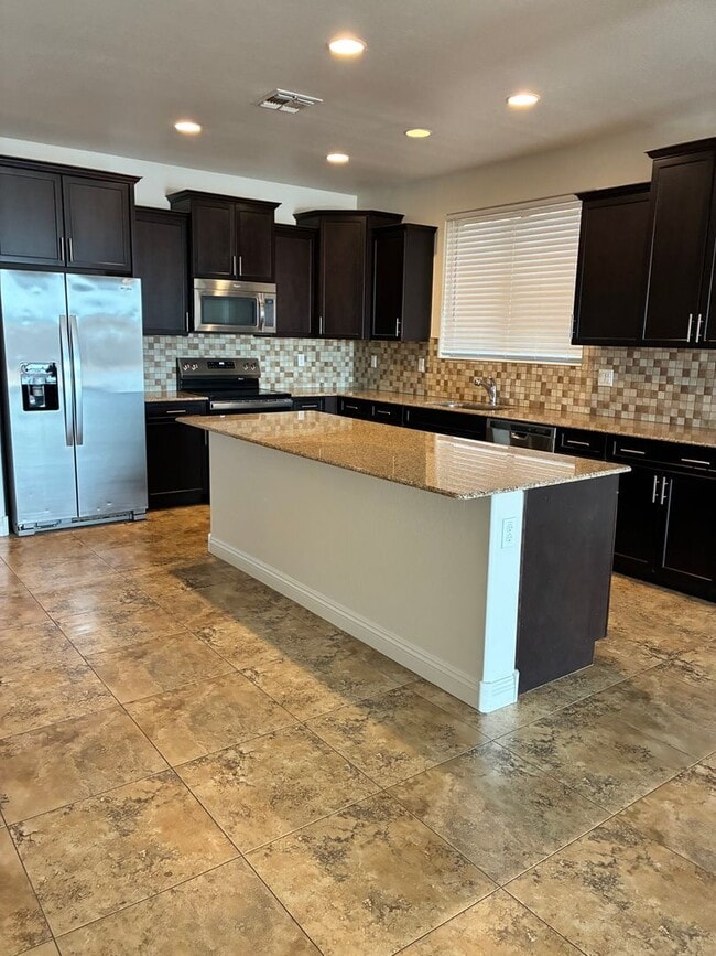 Building Photo - 18408 N Salerno Dr