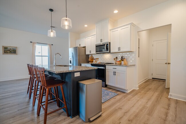 Building Photo - 63 Buckingham Dr