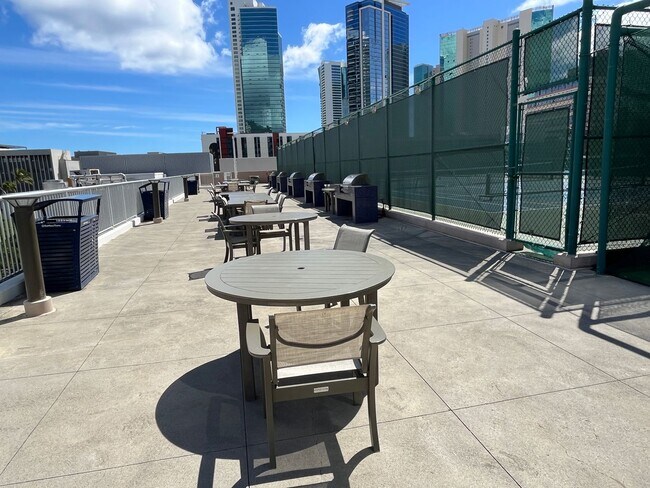 Building Photo - Moana Pacific (Honolulu/Ala Moana) 2 bedroom + den with central AC and 2 covered parking