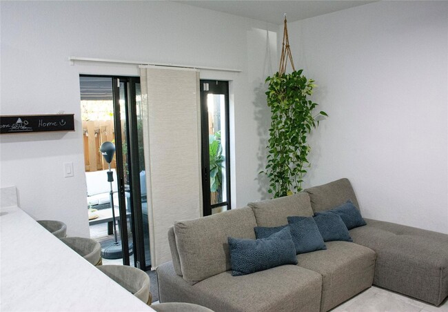 Building Photo - 315 NE 208th Terrace