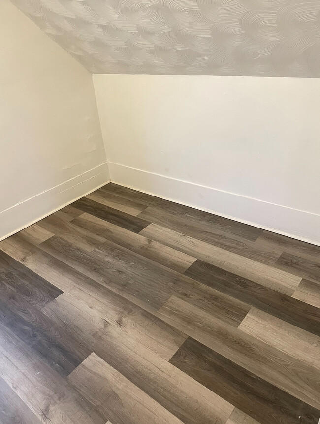 Building Photo - Fuller Properties