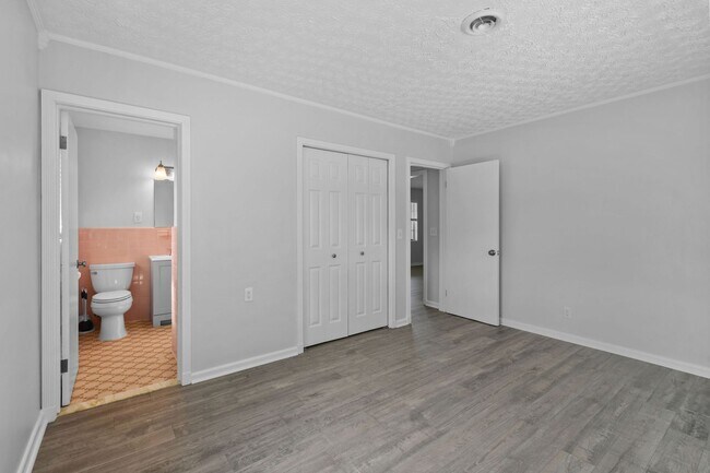 Building Photo - Beautifully maintained 2-bed/2-bath single-family residence is available for rent in one of West ...