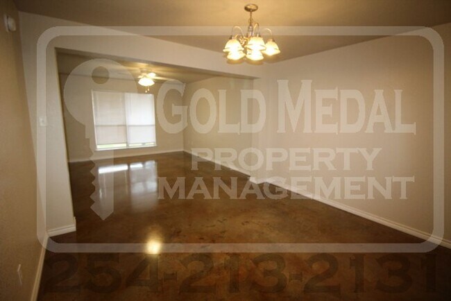 Building Photo - 4008 Cambridge Dr