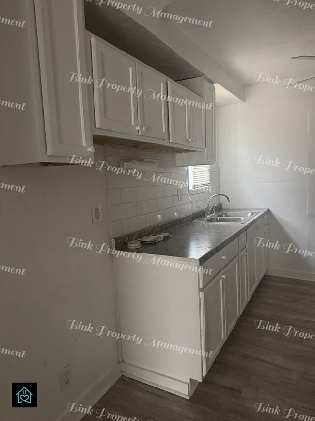 Building Photo - 15808 Southfield Fwy