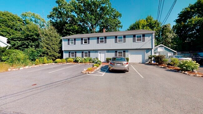 Building Photo - 10 Riverbank Rd