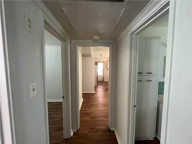 Building Photo - 459 Seabreeze Rd E