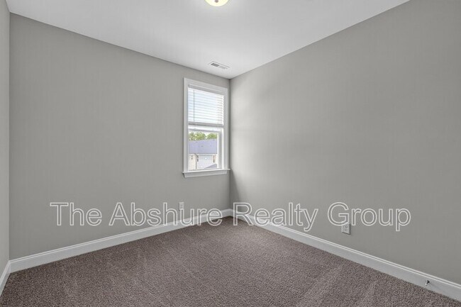 Building Photo - 8913 Kennebec Xing Dr