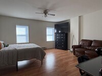 Building Photo - 137 E Market St