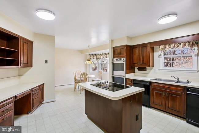 Building Photo - 6604 Tina Ln