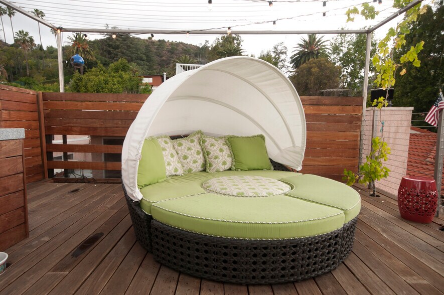 Rooftop Deck - 7121 Hillside Ave