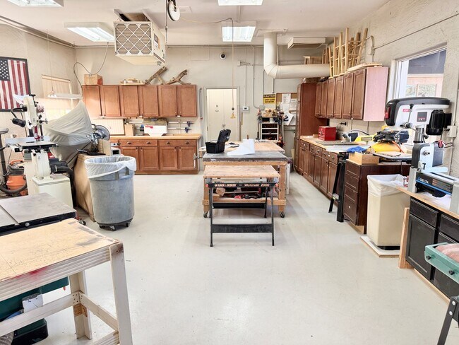 Building Photo - Amazing 2 Bedroom/2 Bath Condo!  Top Level Corner Unit with Spectacular Amenities!