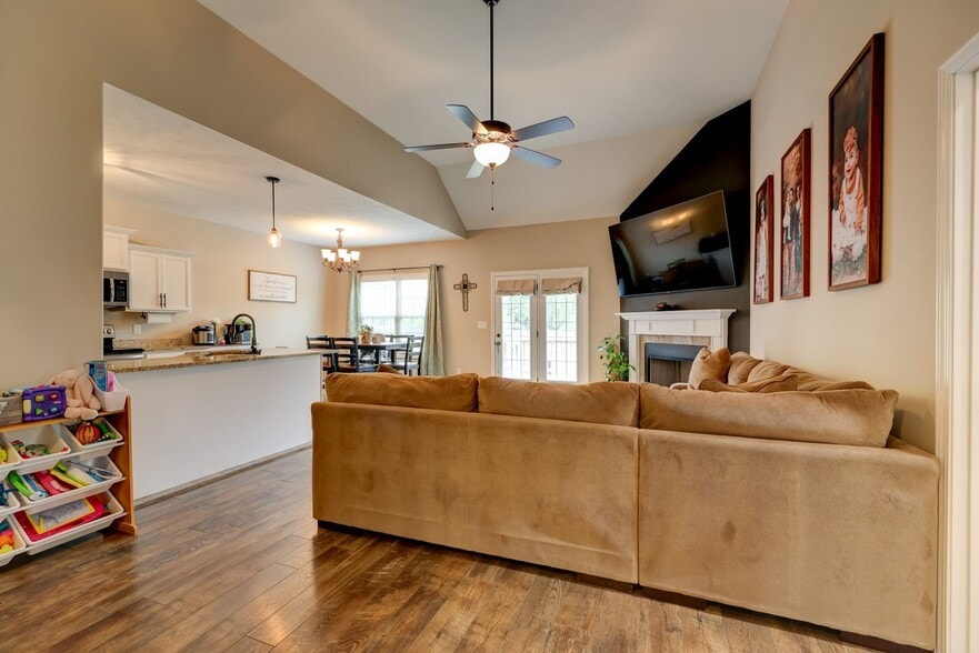 Building Photo - 430 Woodtrace Dr