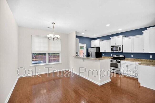 Building Photo - 854 Bibury Ct