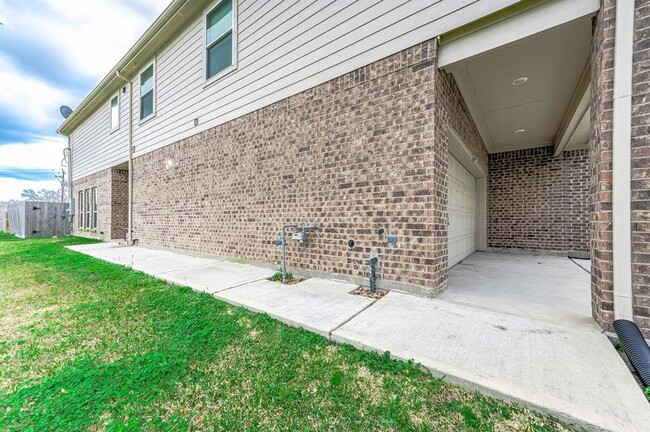 Building Photo - 532 N 6th St