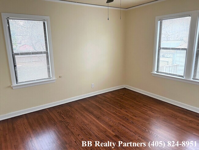 Building Photo - 4533 E 5th Pl