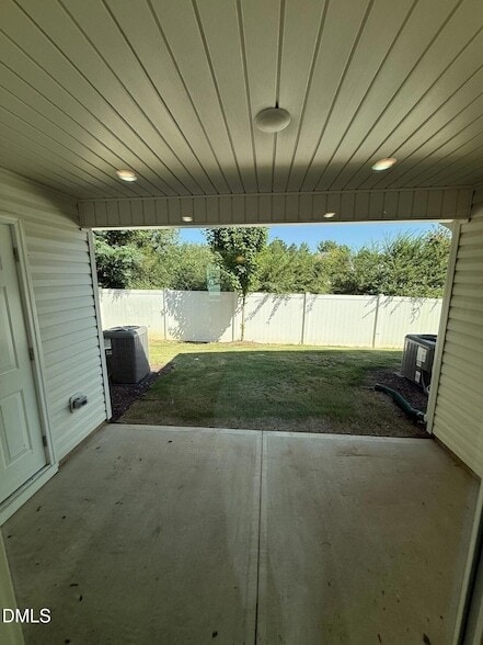Building Photo - 1006 Peony Ln