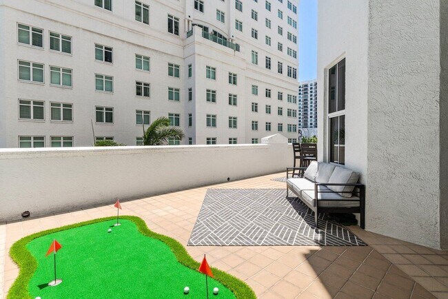 Building Photo - 255 Evernia St