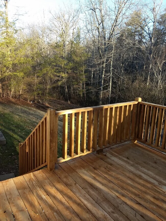 Building Photo - 98 Russell Ln