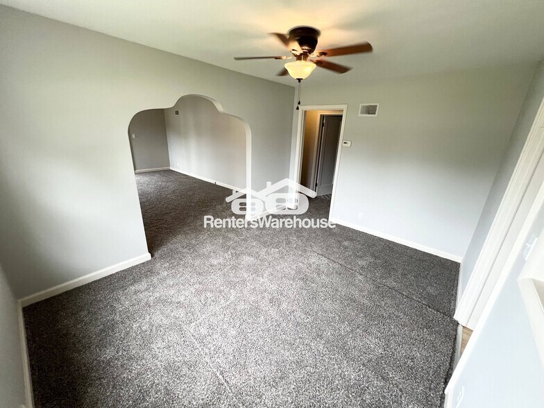 Building Photo - 9317 Huhn Blvd
