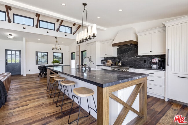 Building Photo - 6711 Wandermere Rd