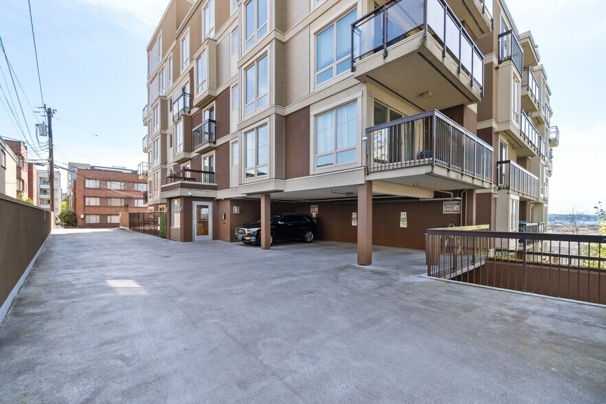 Building Photo - 500 5th Avenue West