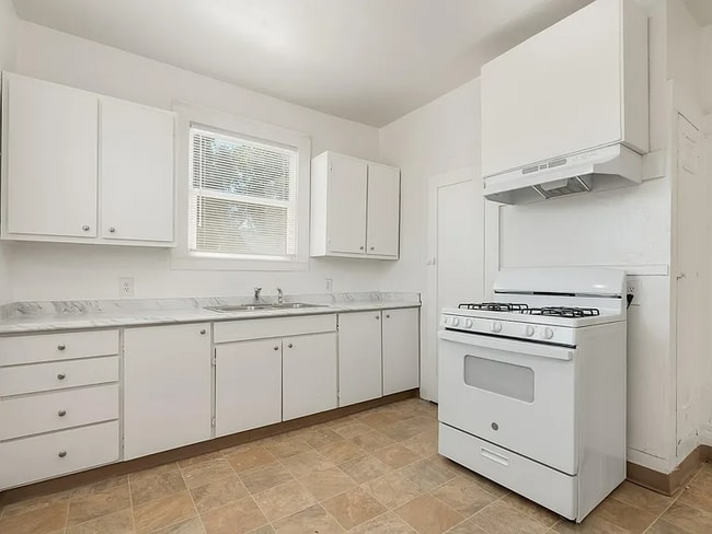 Building Photo - 1202 Kaweah St
