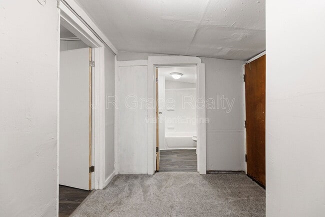 Building Photo - 515 E Lee St