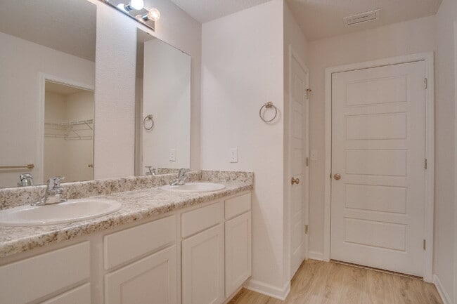 Building Photo - North Pensacola newer construction home– O...