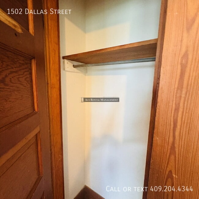 Building Photo - 1502 Dallas St