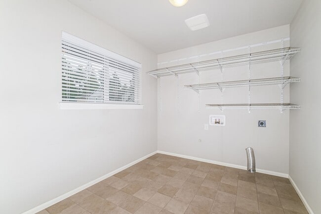 Building Photo - Kent East Hill 2-Story
