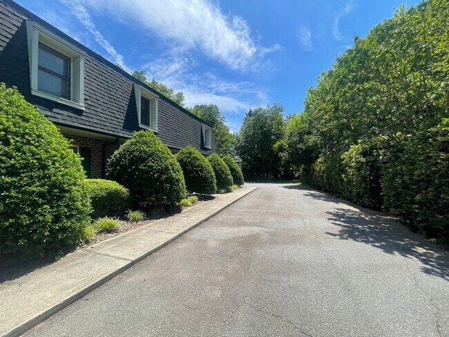 Building Photo - Charming & Private Townhouse in NW Hickory – 2BR, 1.5BA, Prime Location - No Pets