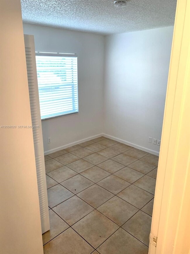 Building Photo - 3212 Coral Ridge Dr