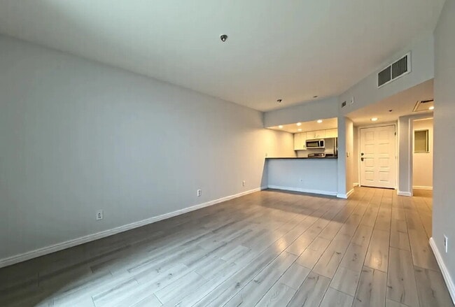 Building Photo - Don't miss this amazing opportunity to liv...
