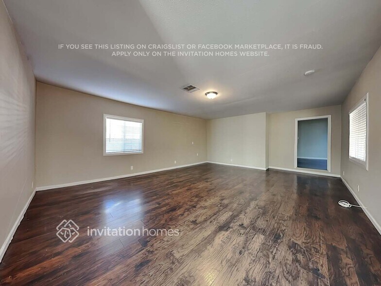 Building Photo - 8005 Quartz Ave