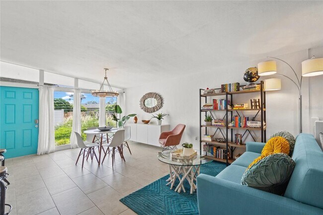 Building Photo - 2/2 luxury pool home in Sarasota, unfurnished annual rental