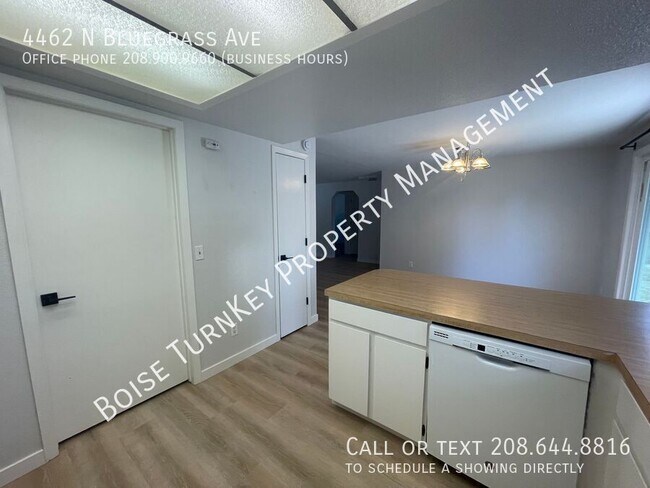 Building Photo - 4462 N Bluegrass Ave