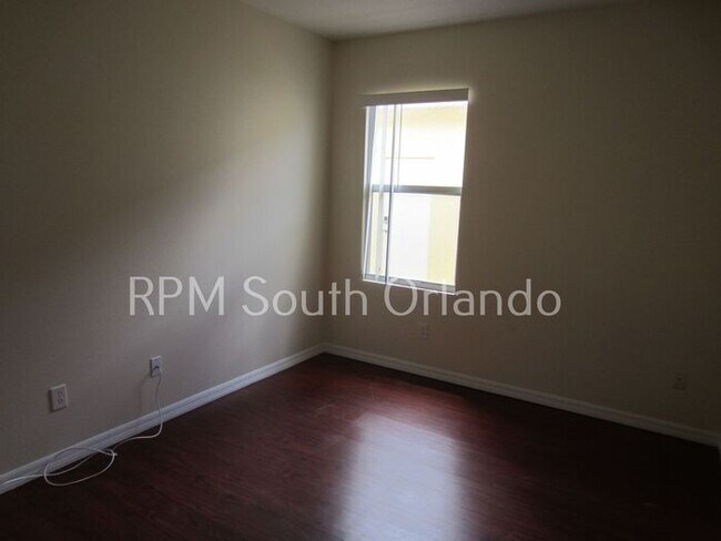 Building Photo - 4/2 in Sunset Ridge