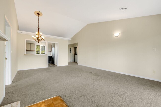 Building Photo - 2-Bedroom, 2-Bathroom Condo with Stunning Downtown Views