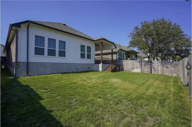Building Photo - 717 Pinnacle View Dr