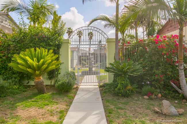 Building Photo - A North Park Gem! Remodeled! One of a kind...