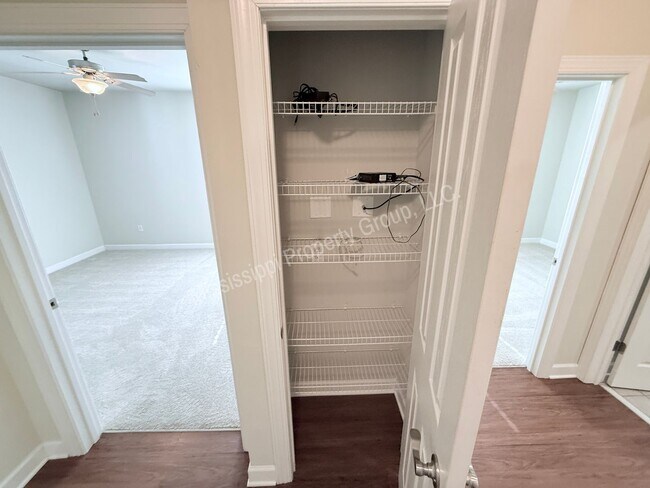 Building Photo - 2BD/2BA FOR RENT