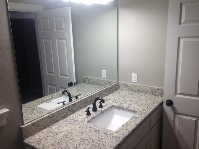 Building Photo - 308 Candlewood Cir