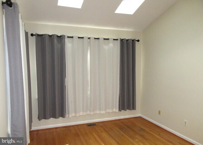 Building Photo - 525 Southampton Ln