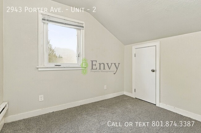 Building Photo - 2943 Porter Ave