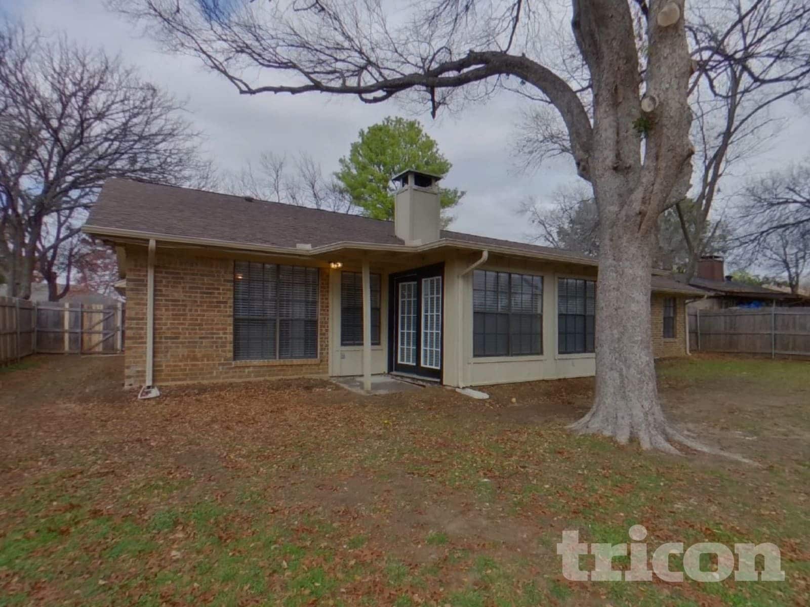 Building Photo - 1020 Almond Dr