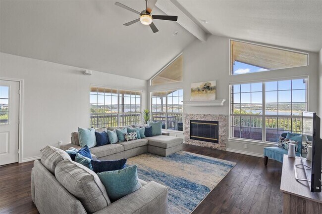 Building Photo - 504 Lakeshore Cir